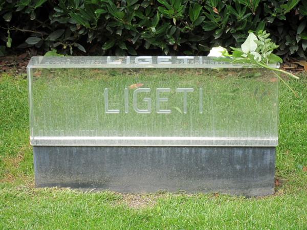 Dove riposa Ligeti, cristallina come la sua musica. Foto di Will Robin - www.therestisnoise.com