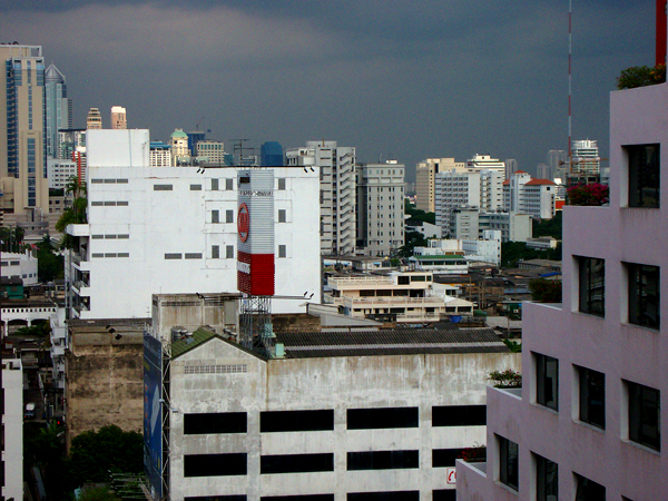 La grigia Bangkok-Metropolis da vicino – Foto Francesco 'Merit' Luisito
